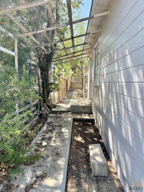 215 Fillmore St, Taft, CA 93268 photo 7