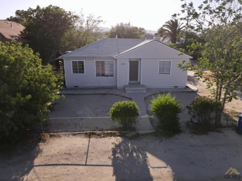 215 Fillmore St, Taft, CA 93268 photo 2