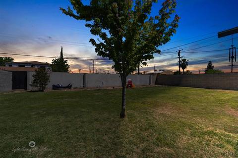 298 E Marengo Ave, Shafter, CA 93263 photo 3