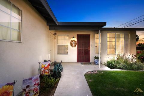 298 E Marengo Ave, Shafter, CA 93263 photo 2