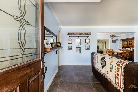 207 E Calvin St, Taft, CA 93268 photo 3