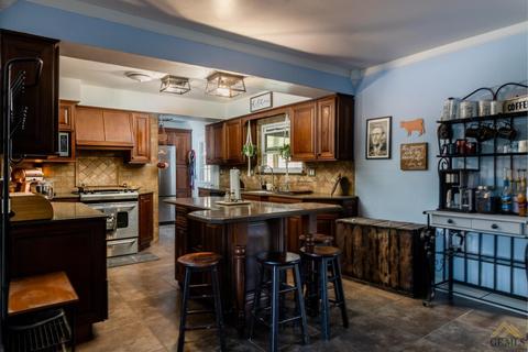 207 E Calvin St, Taft, CA 93268 photo 8