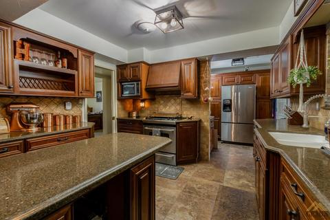 207 E Calvin St, Taft, CA 93268 photo 10