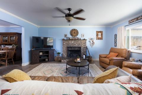 207 E Calvin St, Taft, CA 93268 photo 4