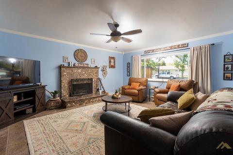 207 E Calvin St, Taft, CA 93268 photo 5