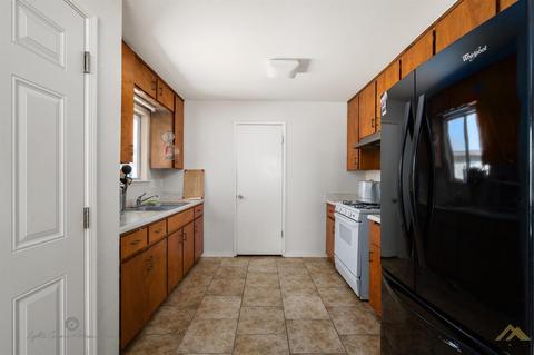 862 Clarence St, Shafter, CA 93263 photo 6