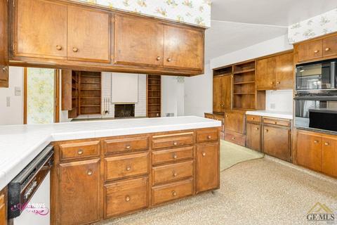 3909 Riviera Dr, Bakersfield, CA 93306 photo 11