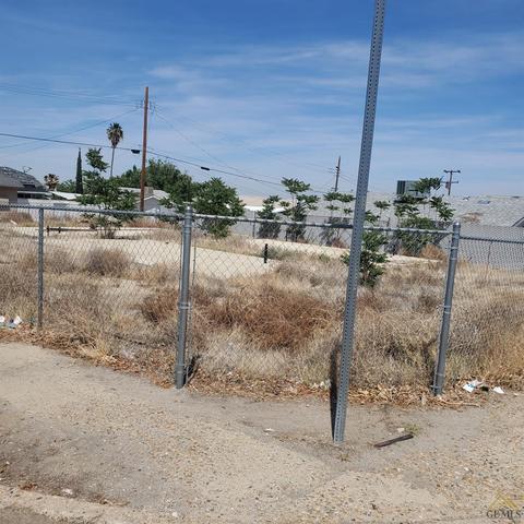 338 E St, Taft, CA 93268 photo 1