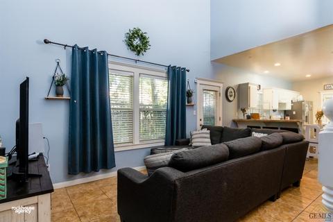 2218 Lewis Puller, Bakersfield, CA 93301 photo 2