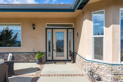24821 Paramount Dr, Tehachapi, CA 93561 photo 1
