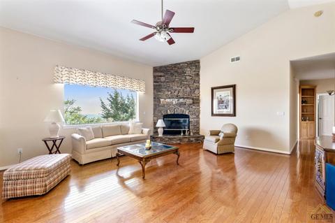 24821 Paramount Dr, Tehachapi, CA 93561 photo 5