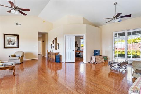 24821 Paramount Dr, Tehachapi, CA 93561 photo 4