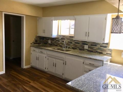 470 Cedar St, Taft, CA 93268 photo 3