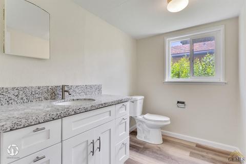 118 W E St, Tehachapi, CA 93561 photo 22