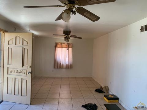709 Taylor St, Taft, CA 93268 photo 2