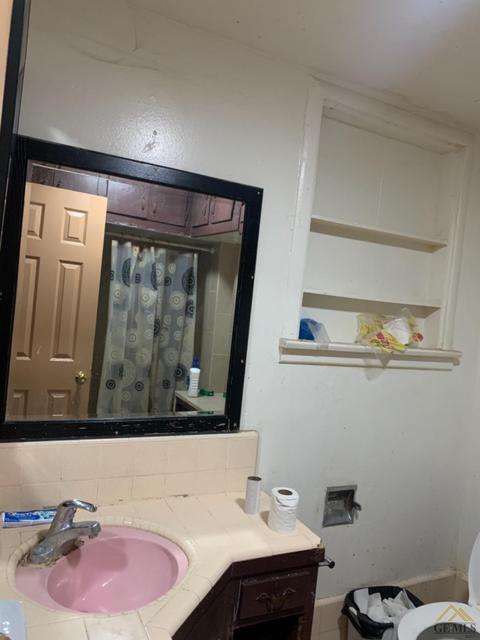 709 Taylor St, Taft, CA 93268 photo 5