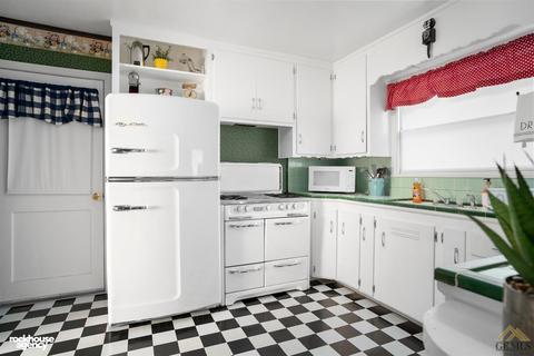 700 Bell Ave, Taft, CA 93268 photo 9