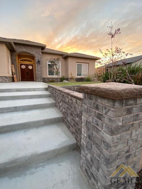 419 Hillard St, Taft, CA 93268 photo 2