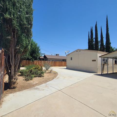 18818 Beech Ave, Shafter, CA 93263 photo 2