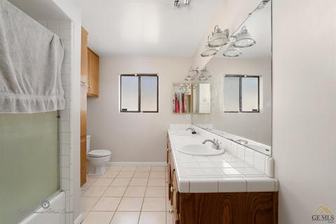 444 E Warren, Bakersfield, CA 93308 photo 15