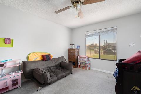 444 E Warren, Bakersfield, CA 93308 photo 12