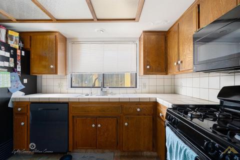 444 E Warren, Bakersfield, CA 93308 photo 9