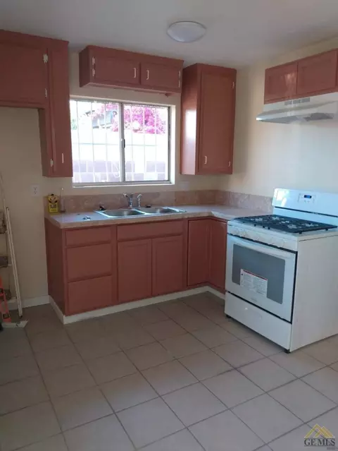 216 E 7th St, Bakersfield, CA 93307 photo 2