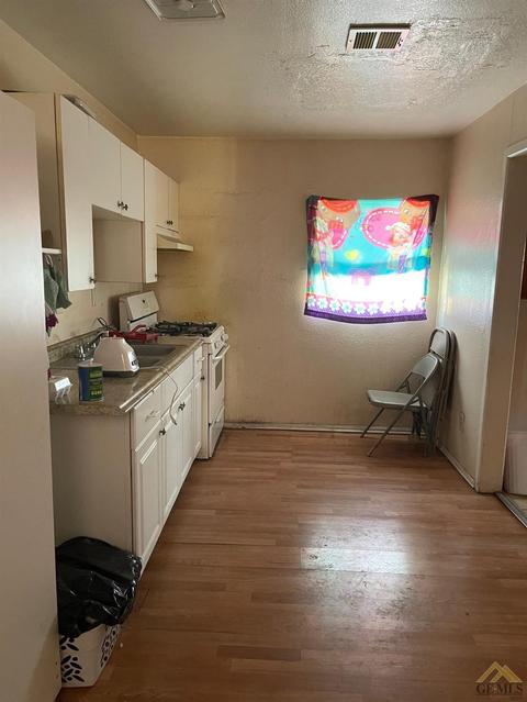 1409 E 10th St, Bakersfield, CA 93307 photo 8