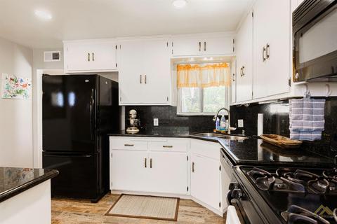 201 Spruce St, Tehachapi, CA 93561 photo 9