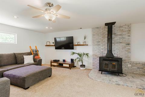 201 Spruce St, Tehachapi, CA 93561 photo 3
