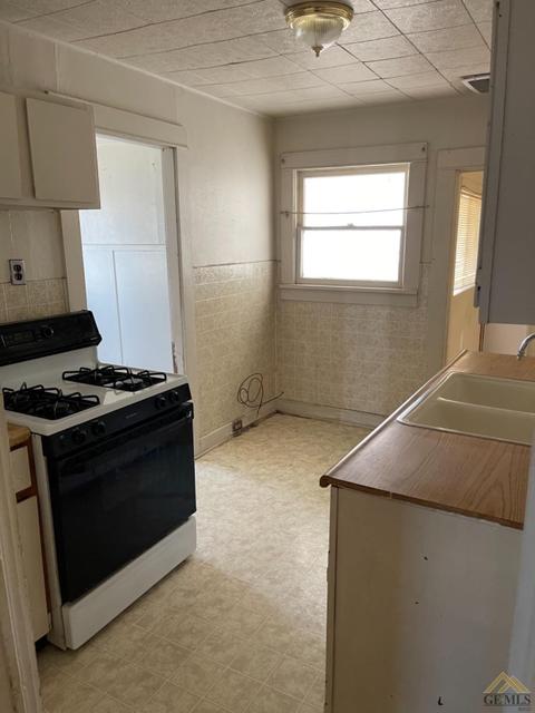 505 Harding Ave, Taft, CA 93268 photo 11