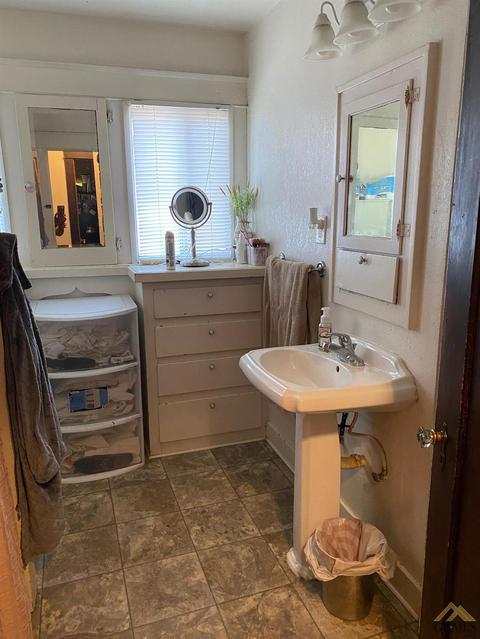 2012 King St, Bakersfield, CA 93305 photo 12