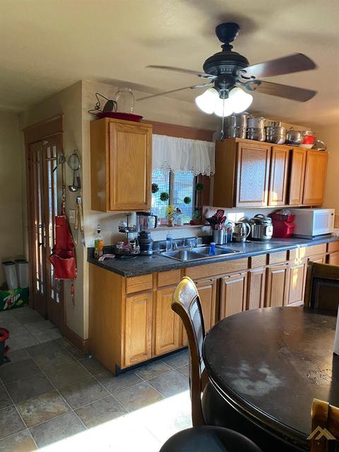 2012 King St, Bakersfield, CA 93305 photo 8