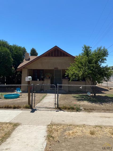 2012 King St, Bakersfield, CA 93305 photo 1