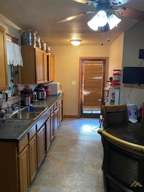 2012 King St, Bakersfield, CA 93305 photo 9