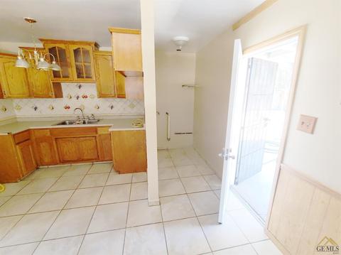 8321 Bernard Ave, Lamont, CA 93241 photo 9
