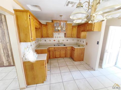 8321 Bernard Ave, Lamont, CA 93241 photo 6