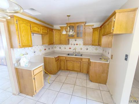 8321 Bernard Ave, Lamont, CA 93241 photo 7