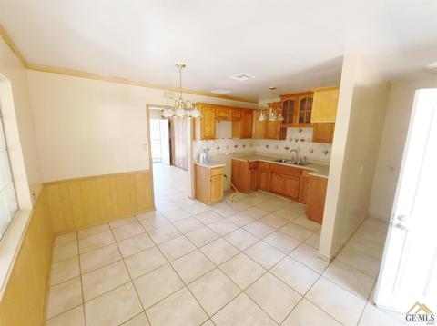 8321 Bernard Ave, Lamont, CA 93241 photo 8