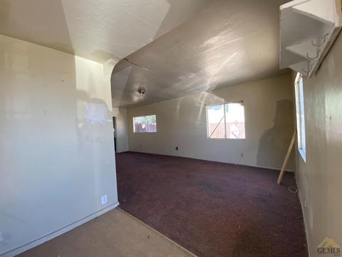 133 Oak St, Taft, CA 93268 photo 3