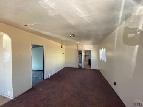 133 Oak St, Taft, CA 93268 photo 4