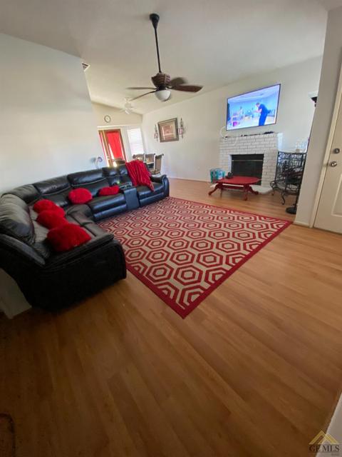 1024 Eubanks Ave, Bakersfield, CA 93307 photo 2