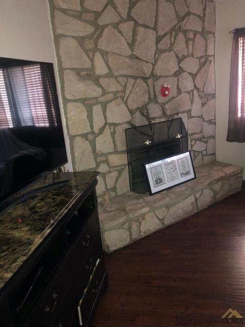263 Pine St, Shafter, CA 93263 photo 6