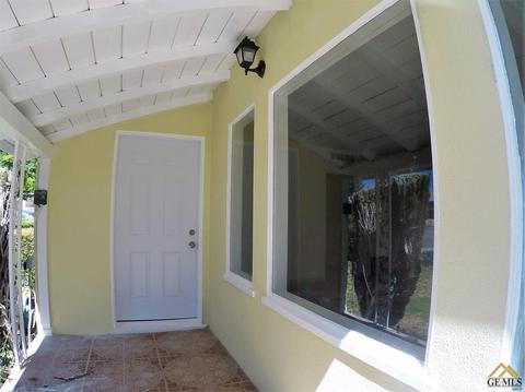 106 E Lucard St, Taft, CA 93268 photo 2