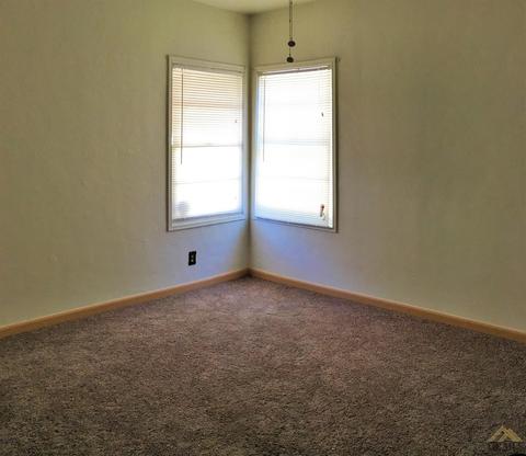106 E Lucard St, Taft, CA 93268 photo 10