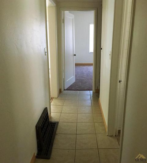 106 E Lucard St, Taft, CA 93268 photo 11