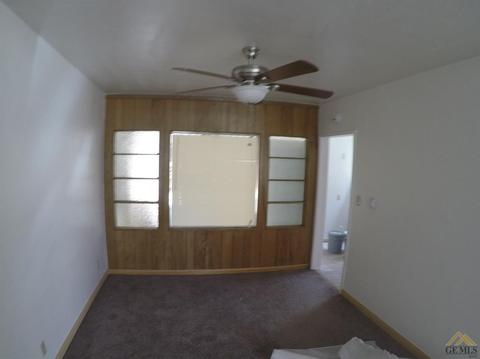106 E Lucard St, Taft, CA 93268 photo 7