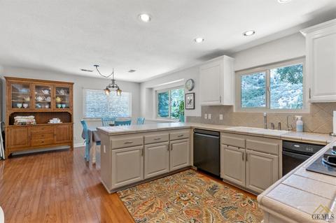 24020 Jacaranda, Tehachapi, CA 93561 photo 8