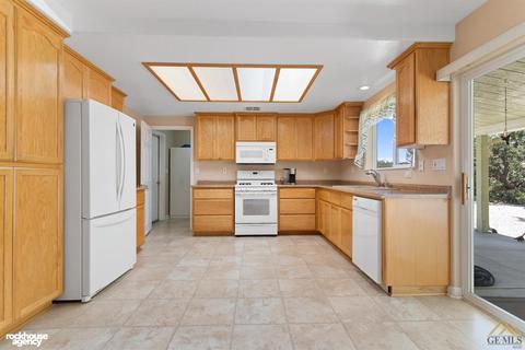 17300 Atoka Dr, Tehachapi, CA 93561 photo 5