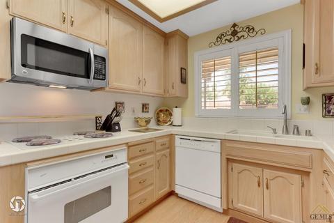 9012 Winlock St, Bakersfield, CA 93312 photo 18